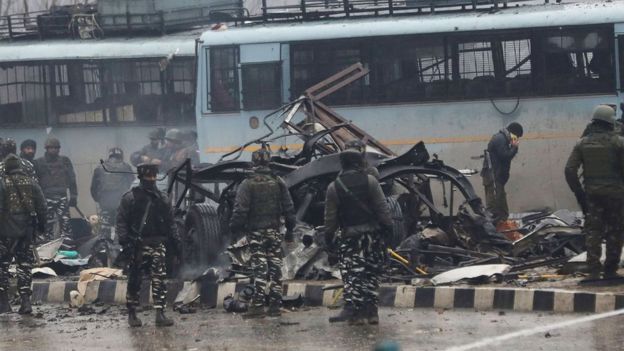 Atentado en la localidad de Puwalma, situada en el distrito de Jammu y Cachemira, región en disputa entre India y Pakistán,