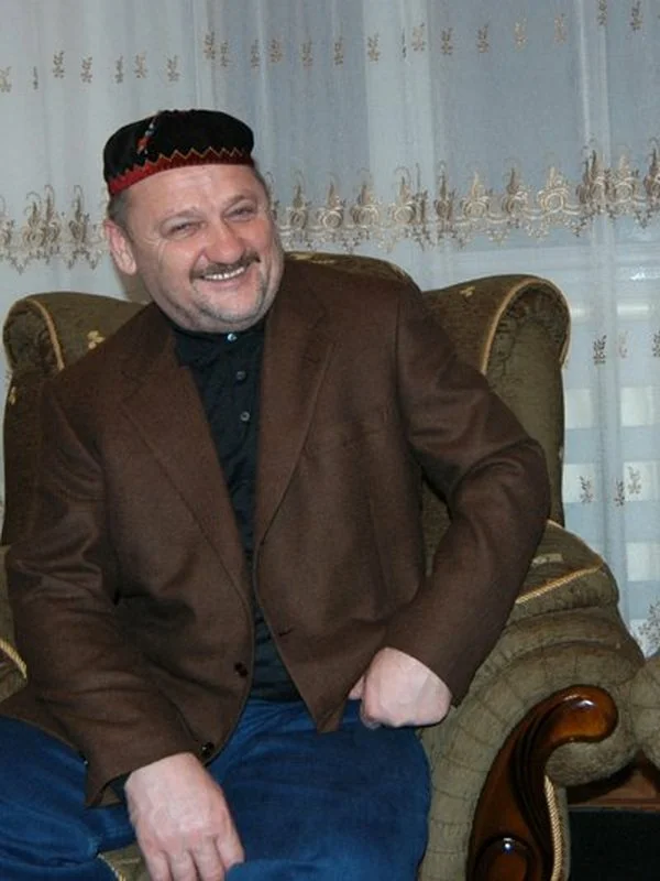 Fotografía del Gran Muftí de Chechenia y Presidente de la república de Chechenia, Ajmat Kadirov, sonriente