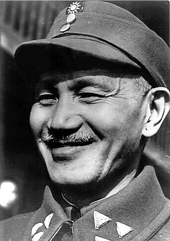 Fotografía de Chiang Kai shek sonriendo con uniforme militar