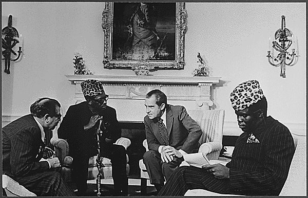 Mobutu con Richard Nixon en la Casa Blanca. Fuente: National Archives and Records Administration, Jack E. Kightlinger