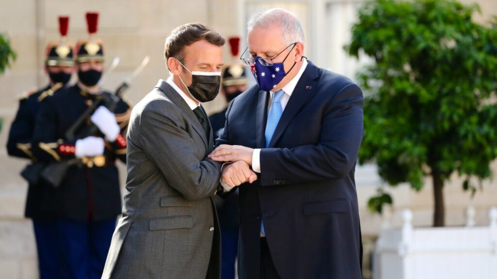 Emmanuel Macron y Scott Morrison en una reunión que mantuvieron en París antes de oficializarse la firma del AUKUS