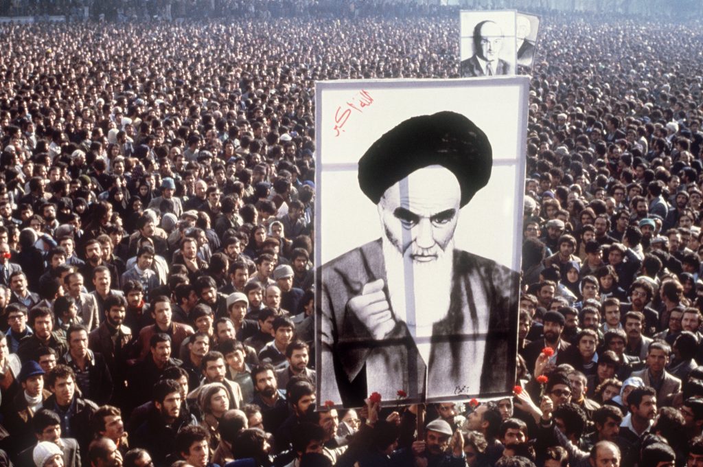 Protestas en apoyo a Ruhollah Khomeini en Teherán, capital de Irán, en enero de 1979
