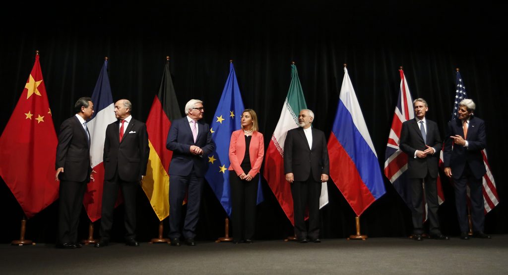 Representantes de los países involucrados en el acuerdo nuclear de 2015 se reúnen tras su firma