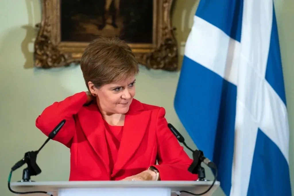 Nicola Sturgeon anuncia en una rueda de prensa su dimisión como líder del Partido Nacional Escocés