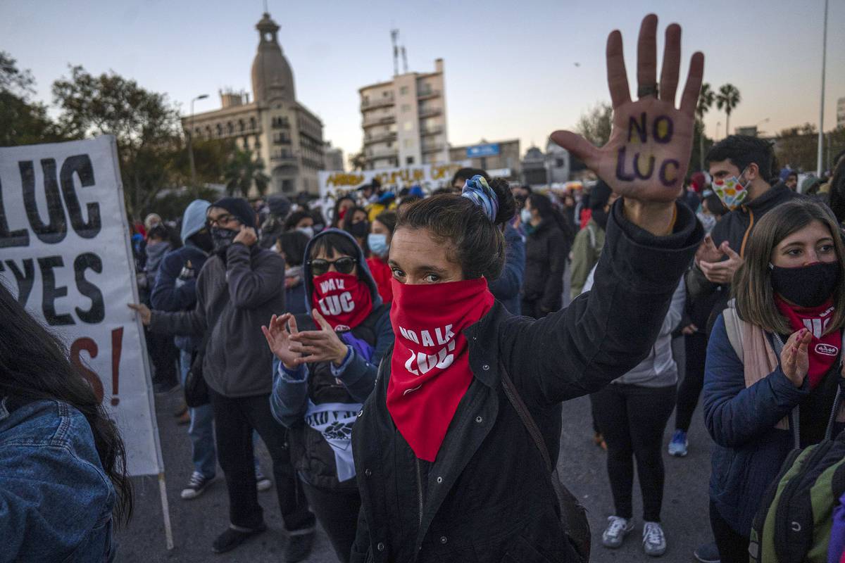 Lacalle Pou desarticula las políticas de quince años de gobierno del Frente Amplio y abre la puerta a una ola de protestas.