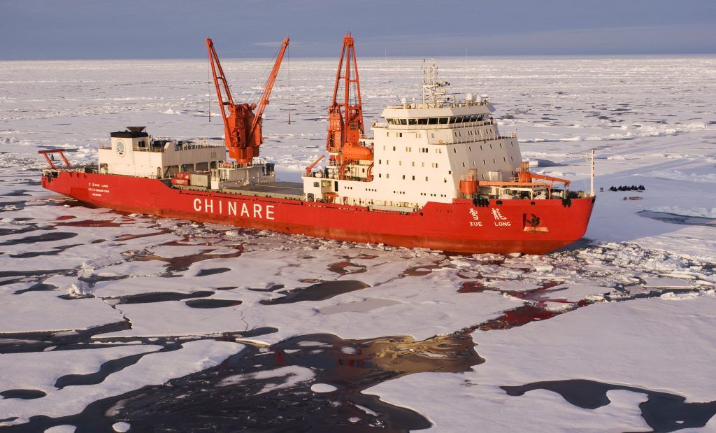Buque rompehielos de investigación científica Xue Long, perteneciente al Instituto de Investigación Polar de China. El barco ha realizado varias expediciones en el Ártico