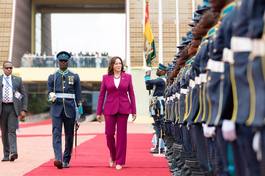 Kamala Harris en su visita a Ghana