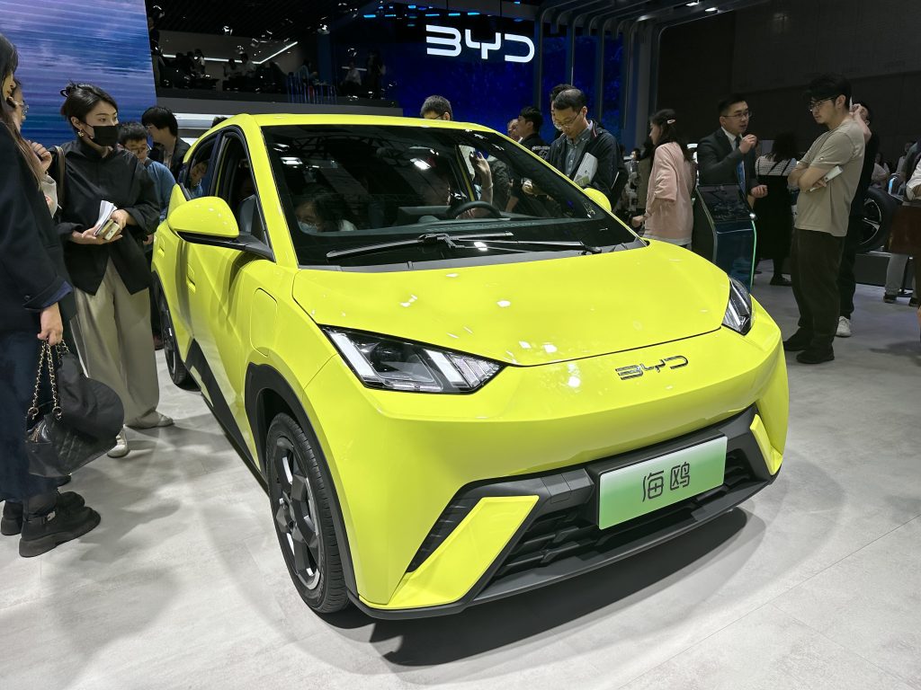 La empresa china BYD ha superado a Volkswagen como la marca de automóviles más vendida en China