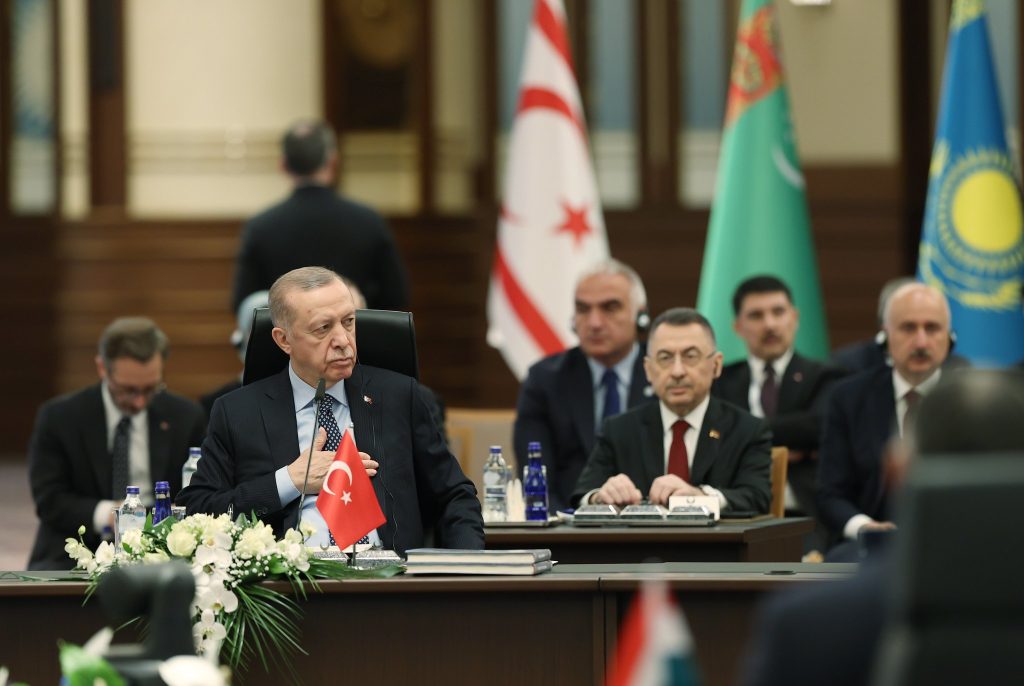 Recep Tayyip Erdogan en una cumbre de la Organización de Estados Turcos (OTS), una de las principales iniciativas de la política exterior turca.