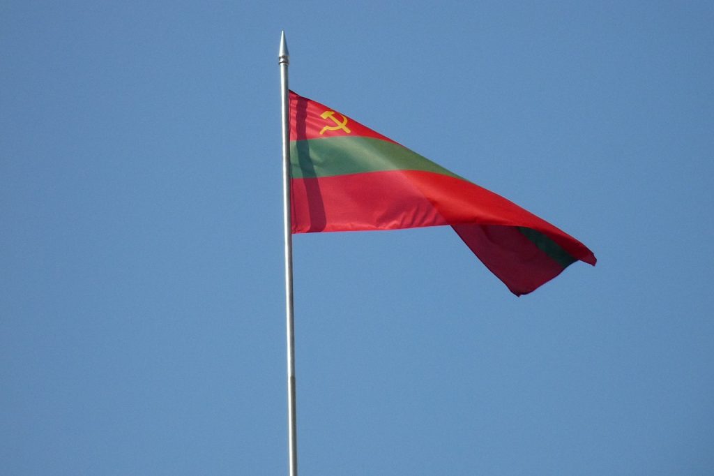 Bandera de Transnistria, uno de los problemas territoriales de Moldavia.