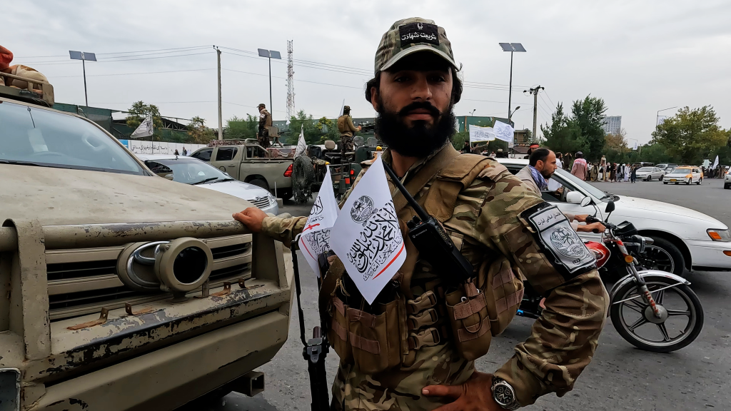 Miembro talibán en Kabul. Las relaciones entre Irán y los talibanes se basan en una política pragmática pero repleta de desconfianza.