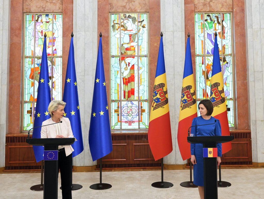 Ursula von der Leyen, presidenta de la Comisión Europea y Maia Sandu, presidenta de Moldavia.