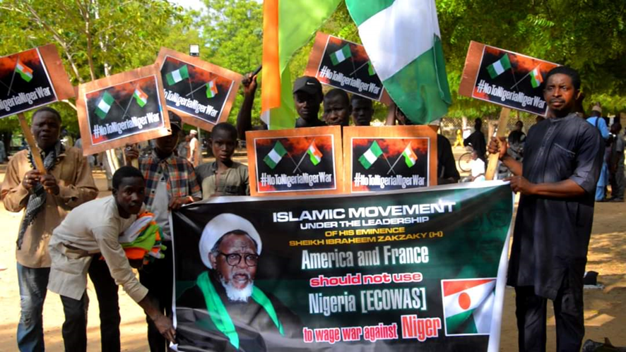 Concentración en Nigeria en contra de la intervención militar en Níger