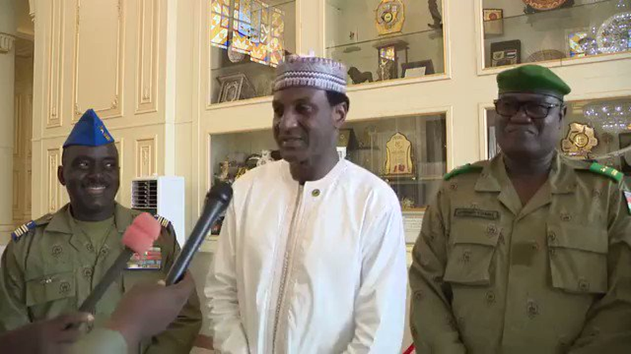 Delegación nigerina visita Chad el 15 de agosto de 2023.
