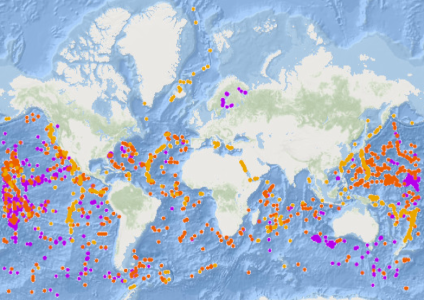 Distribución de los depósitos minerales submarinos conocidos: depósitos de sulfuros (naranja), costras de manganeso (rojo) y nódulos polimetálicos (morado).