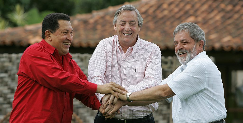 Reunión en 2006 entre Hugo Chávez, Lula da Silva y Néstor Kirchner, tres de los representantes de las izquierdas populares en América Latina.