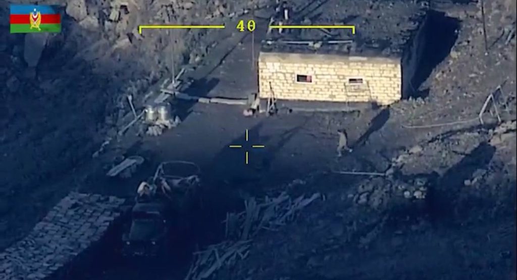 Dron azerí supervisa el abandono de las posiciones militares artsajíes tras la rendición de Nagorno-Karabaj