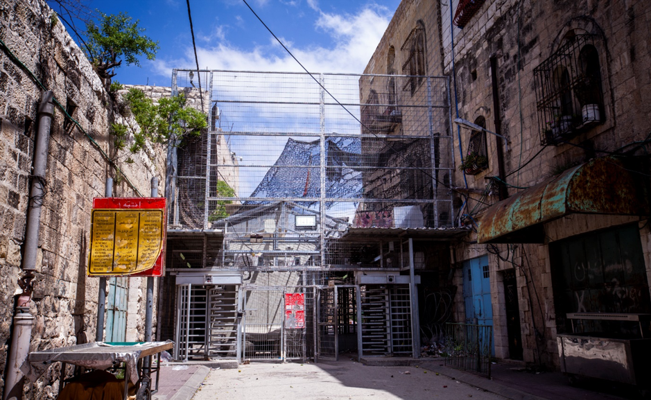 Puesto de control del ejército israelí en unos de las zonas de separación de la ciudad de Hebrón. En este punto se suelen suceder los enfrentamientos entre palestinos y soldados. Fotografia: Sarai Rua