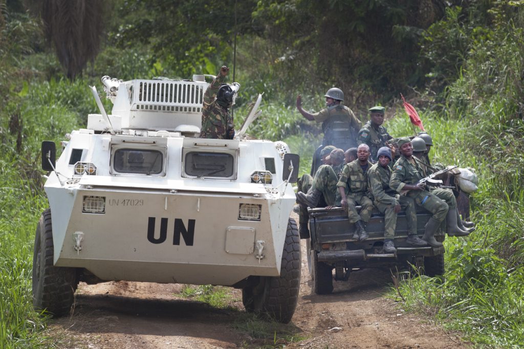 Tropas de la MONUSCO y del ejército congoleño participan en una operación contra la milicia ADF en la región de Beni, en marzo de 2014.