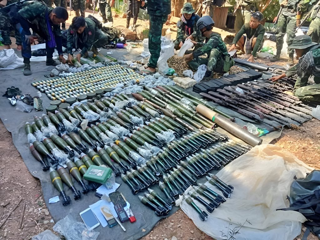 Armamento del Tatmadaw capturado por las fuerzas de la Alianza de las Tres Hermandades durante la batalla por Kokang. 