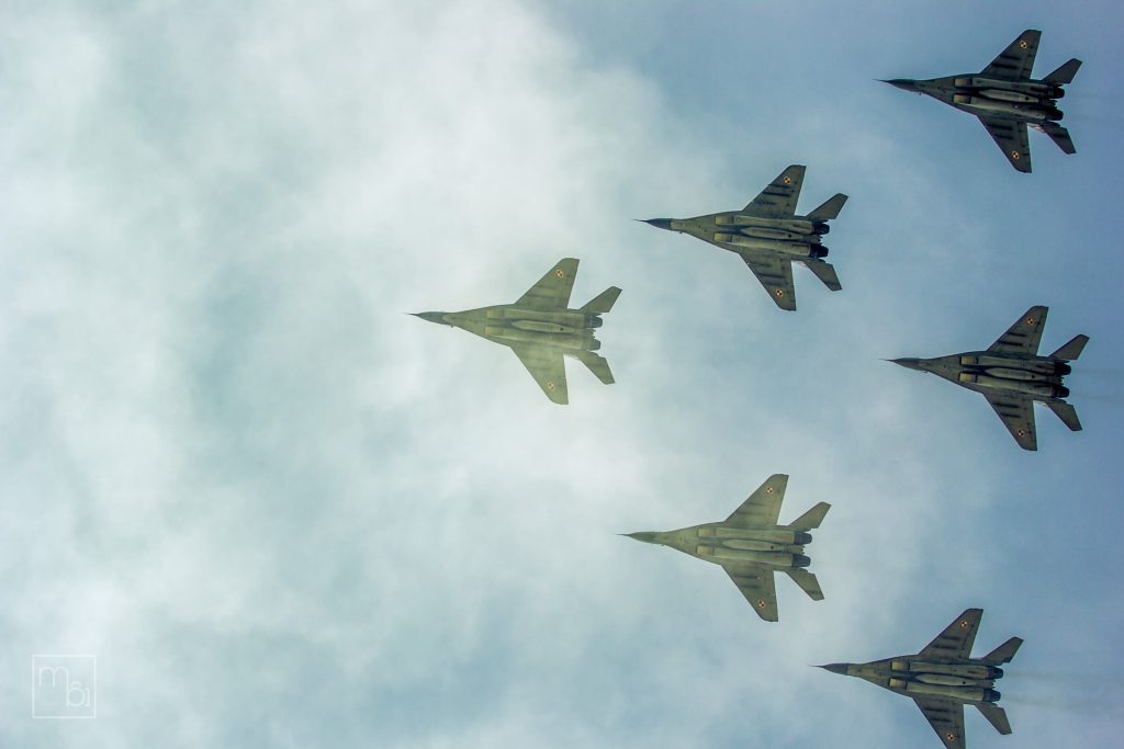 Aviones de combate participan en un desfile militar en Polonia. El polaco es uno de los ejércitos europeos más poderosos.