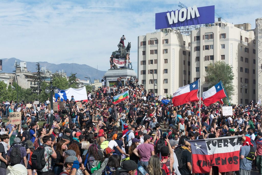 Manifestación que se organizó en Chile durante el estallido social de 2019. Las protestas dieron paso al proceso constituyente para aprobar una nueva carta magna.