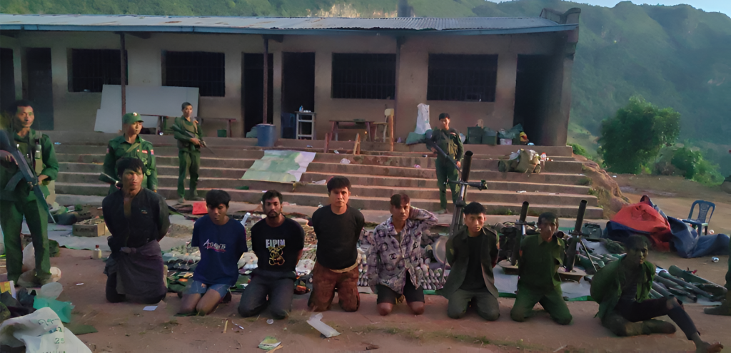 Soldados del Tatmadaw capturados por las fuerzas de la Alianza de las Tres Hermandades el 29 de octubre de 2023. 