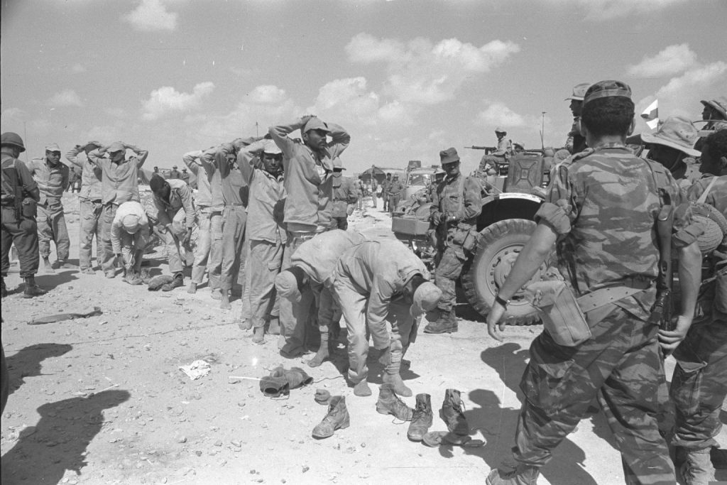 Soldados egipcios capturados por Israel en la guerra de los seis días. La guerra cambió de forma drástica las dinámicas regionales en Oriente Medio.