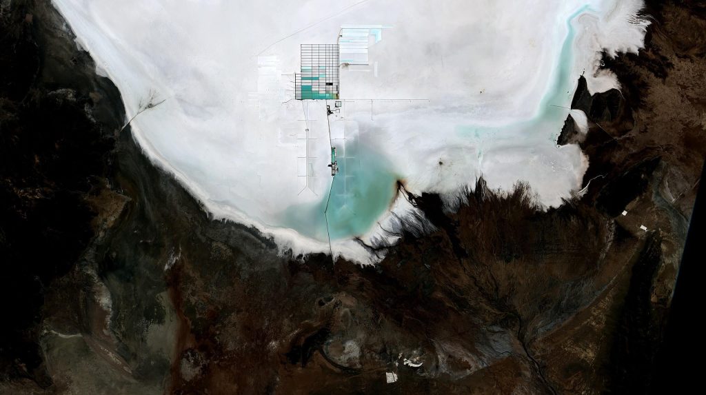 Mina de litio en Bolivia. La presencia de China en América Latina es especialmente alta en el sector energético y de materias primas. 