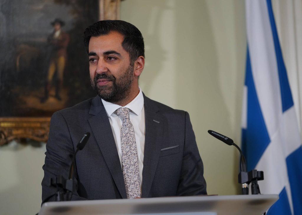 El primer ministro de Escocia, Humza Yousaf, en Bute House. 