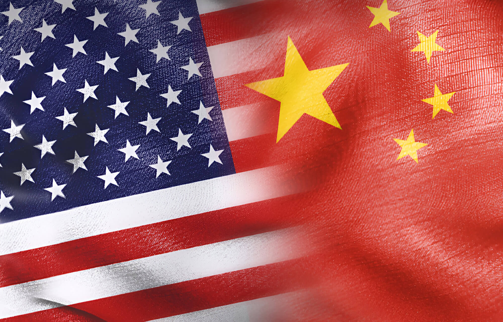 Banderas de Estados Unidos y China.