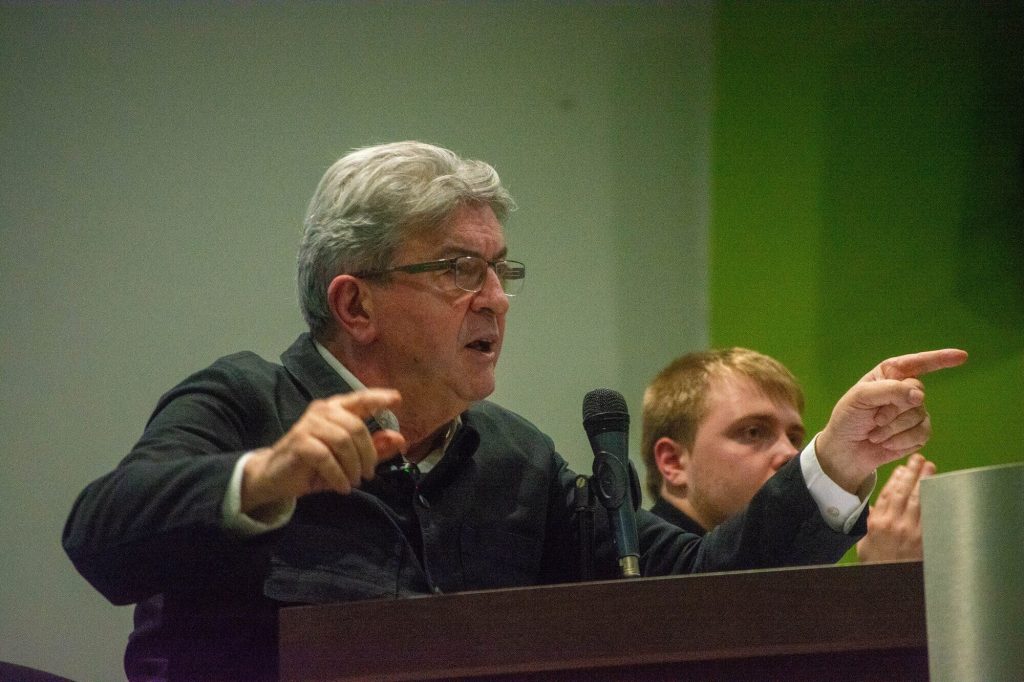 Jean-Luc Mélenchon, de La Francia Insumisa, en una conferencia durante la campaña de las elecciones europeas en Nantrerre. 