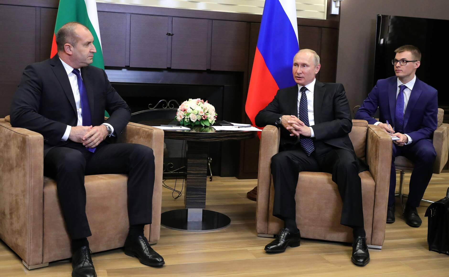 El presidente búlgaro Rumen Radev se reúne con su homólogo ruso Vladimir Putin.