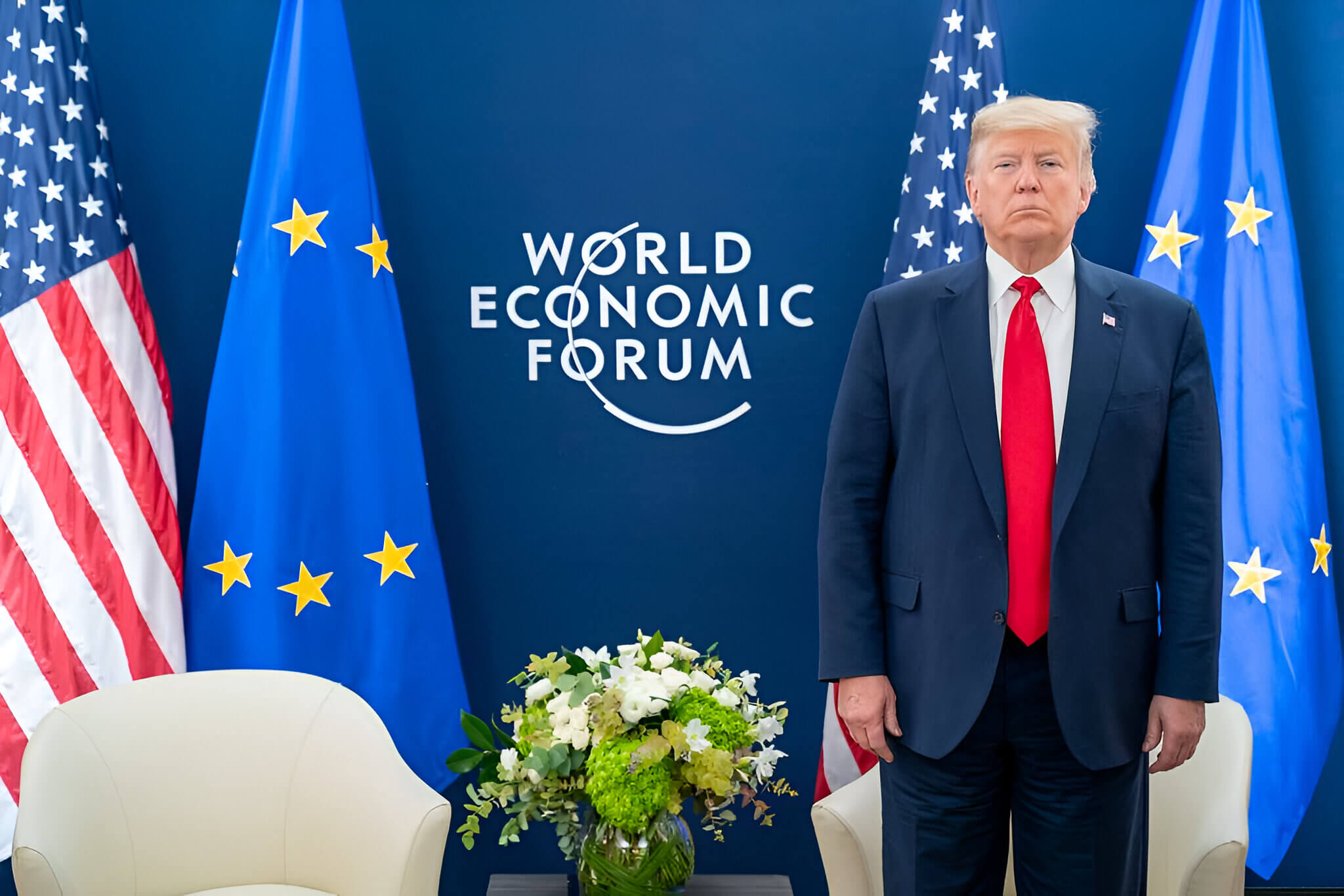 Donald Trump se reúne con representantes de la Unión Europea en la cumbre World Economic Forum celebrada en 2020. 