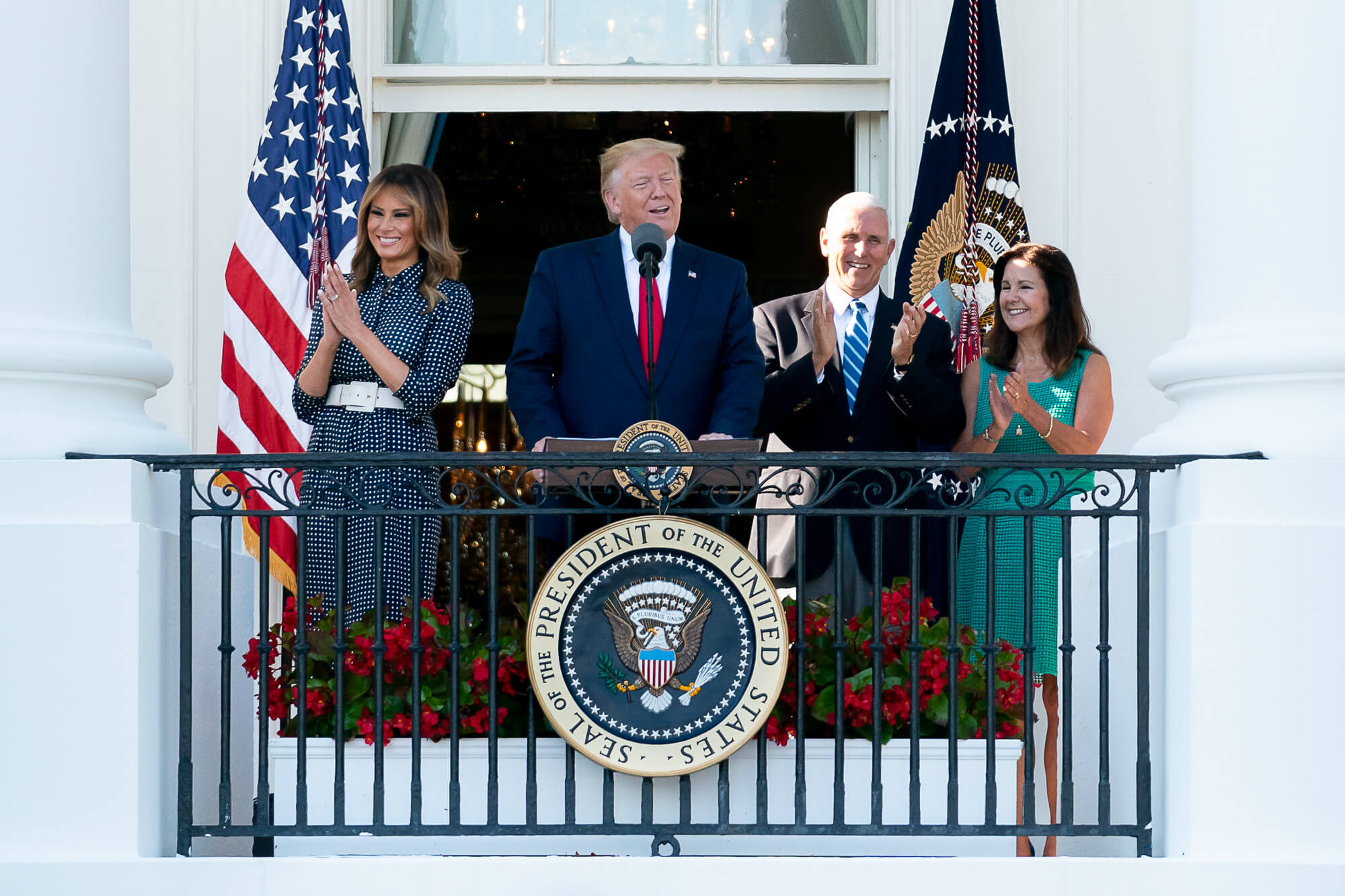 Donald Trump ofrece una comparecencia pública desde uno de los balcones de la Casa Blanca, en 2019.