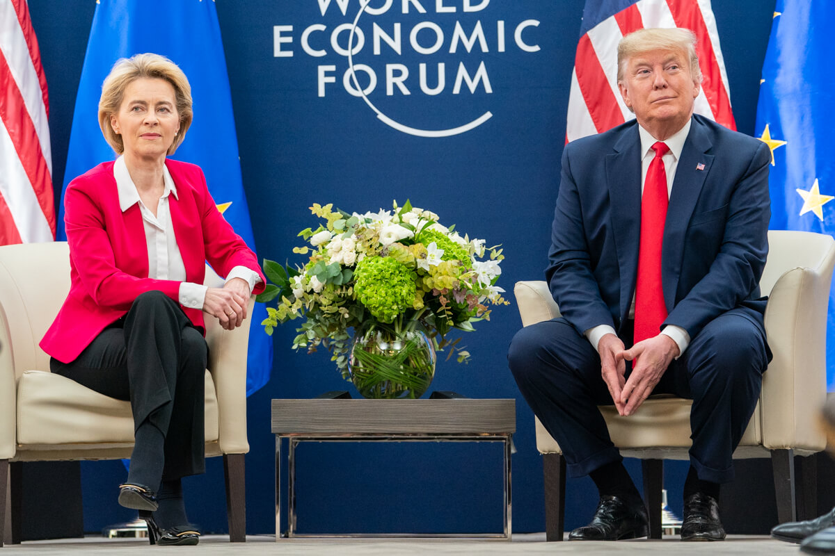 Ursula von der Leyen, presidenta de la Comisión Europea, se reúne con Donald Trump durante su primer mandato como presidente de Estados Unidos. 