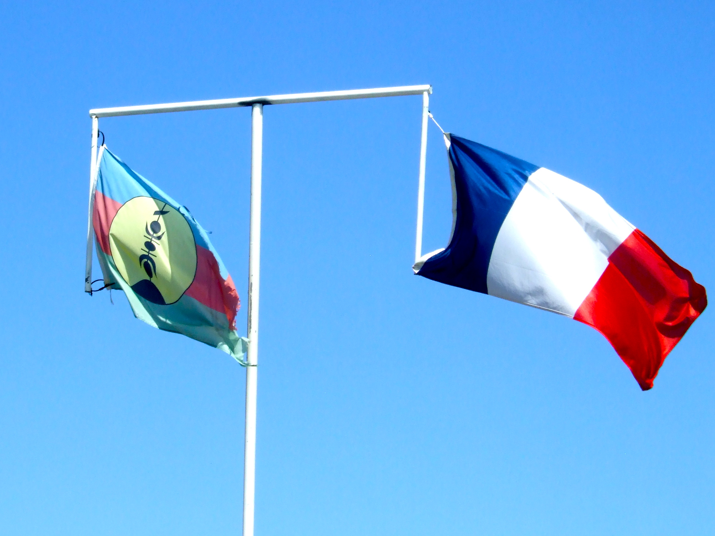 Banderas de Nueva Caledonia y Francia