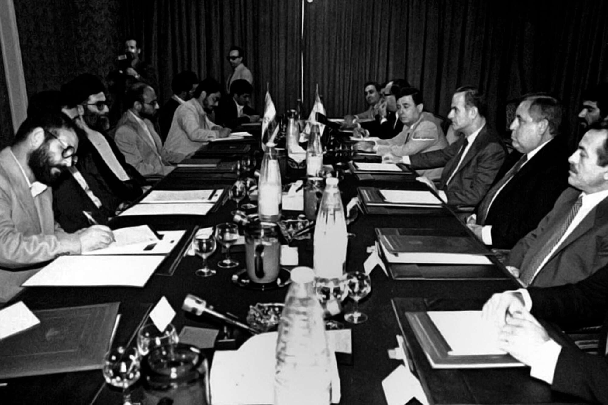 Hafez al-Assad y Ali Khamenei el 6 de septiembre de 1984 en Damasco. Tras el triunfo de la Revolución Islámica en 1979, Siria e Irán formaron una alianza política y militar que duro hasta la caída de al-Asad. 
