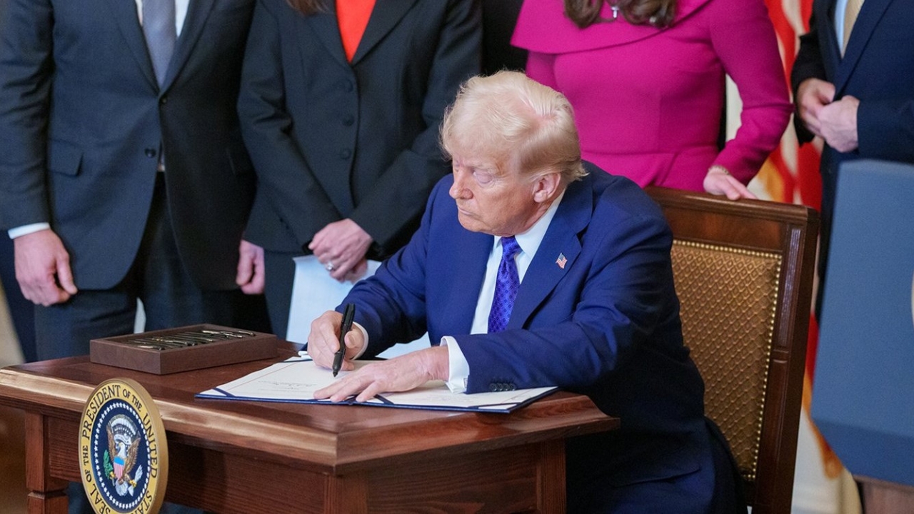 Desde su retorno a la Casa Blanca, Donald Trump ha iniciado una purga contra la fuerza laboral estatal en agencias como el FBI.