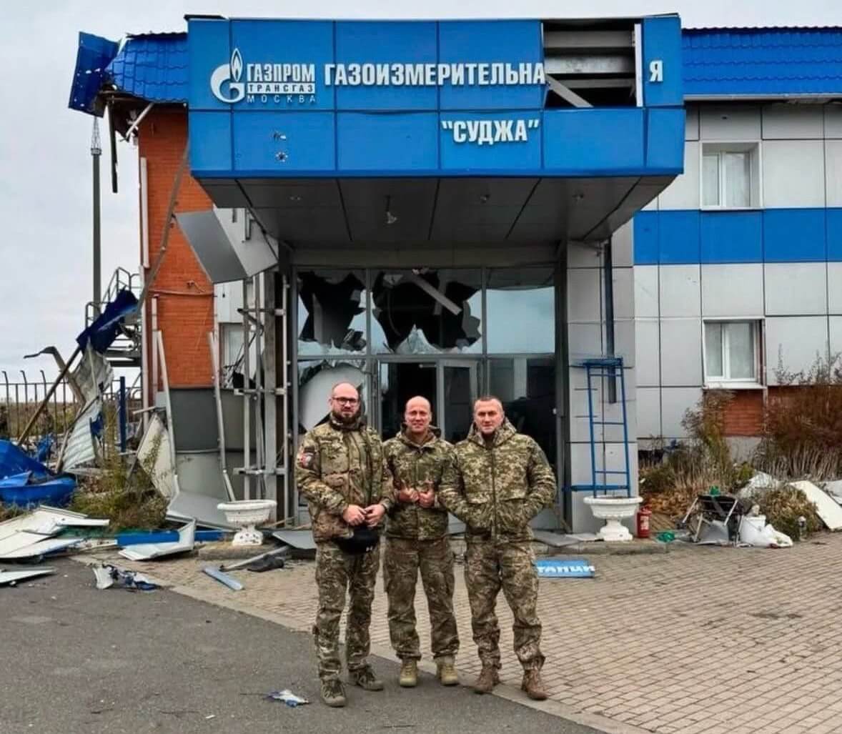 Tropas rusas en Sudzha tras el colapso de las defensas de Ucrania en Kursk.