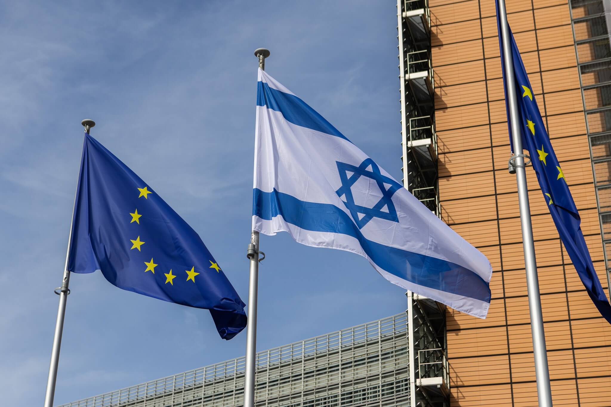 La estrategia errática de Europa en la guerra entre Israel e Irán evidencia su falta de una visión autónoma en un escenario decisivo como Oriente Medio. 