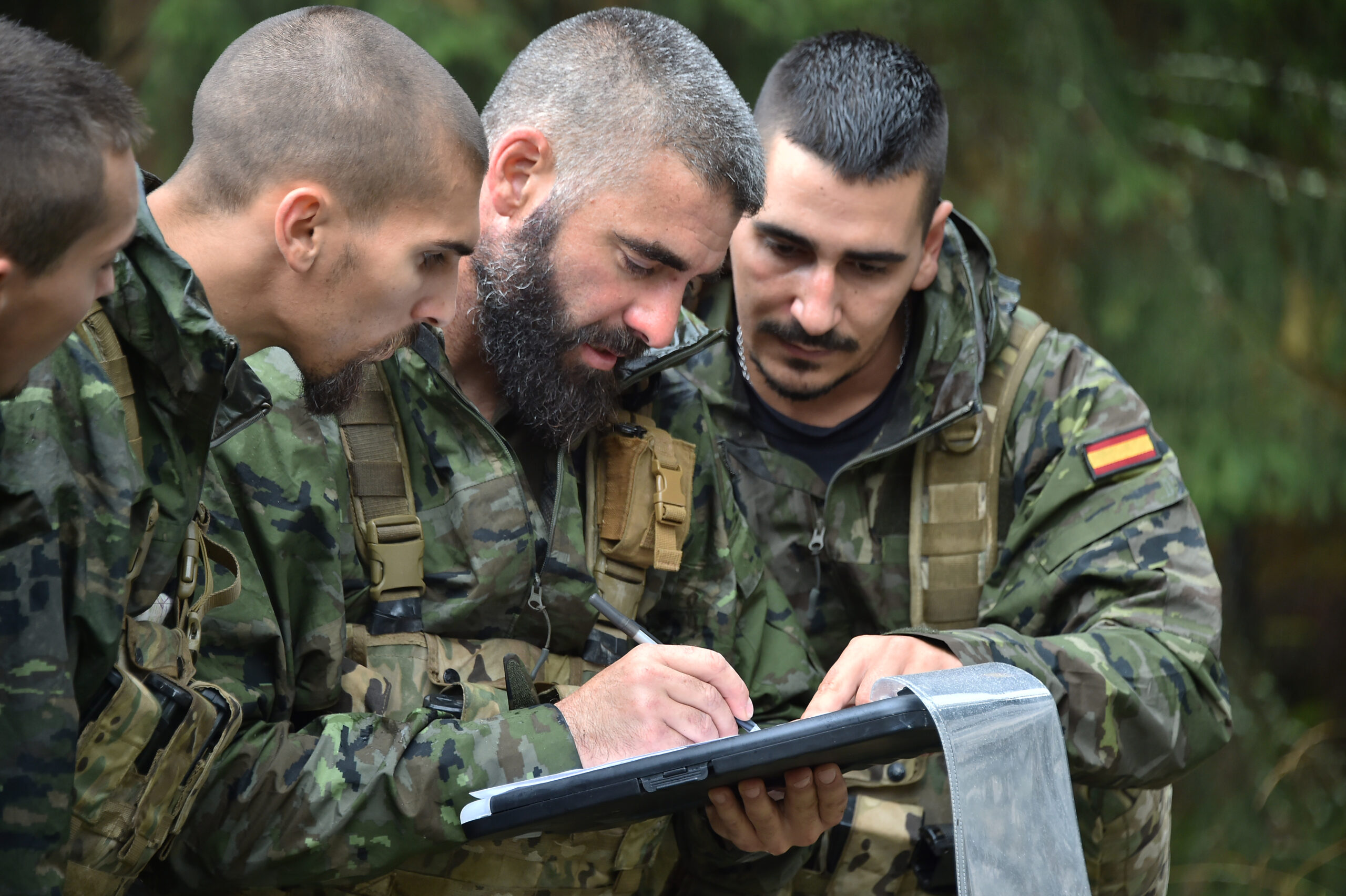 El Ejército de Tierra español reúne capacidades destacadas, pero arrastra carencias clave: necesita mejorar su reclutamiento y acelerar la modernización de sus blindados y de su artillería. 