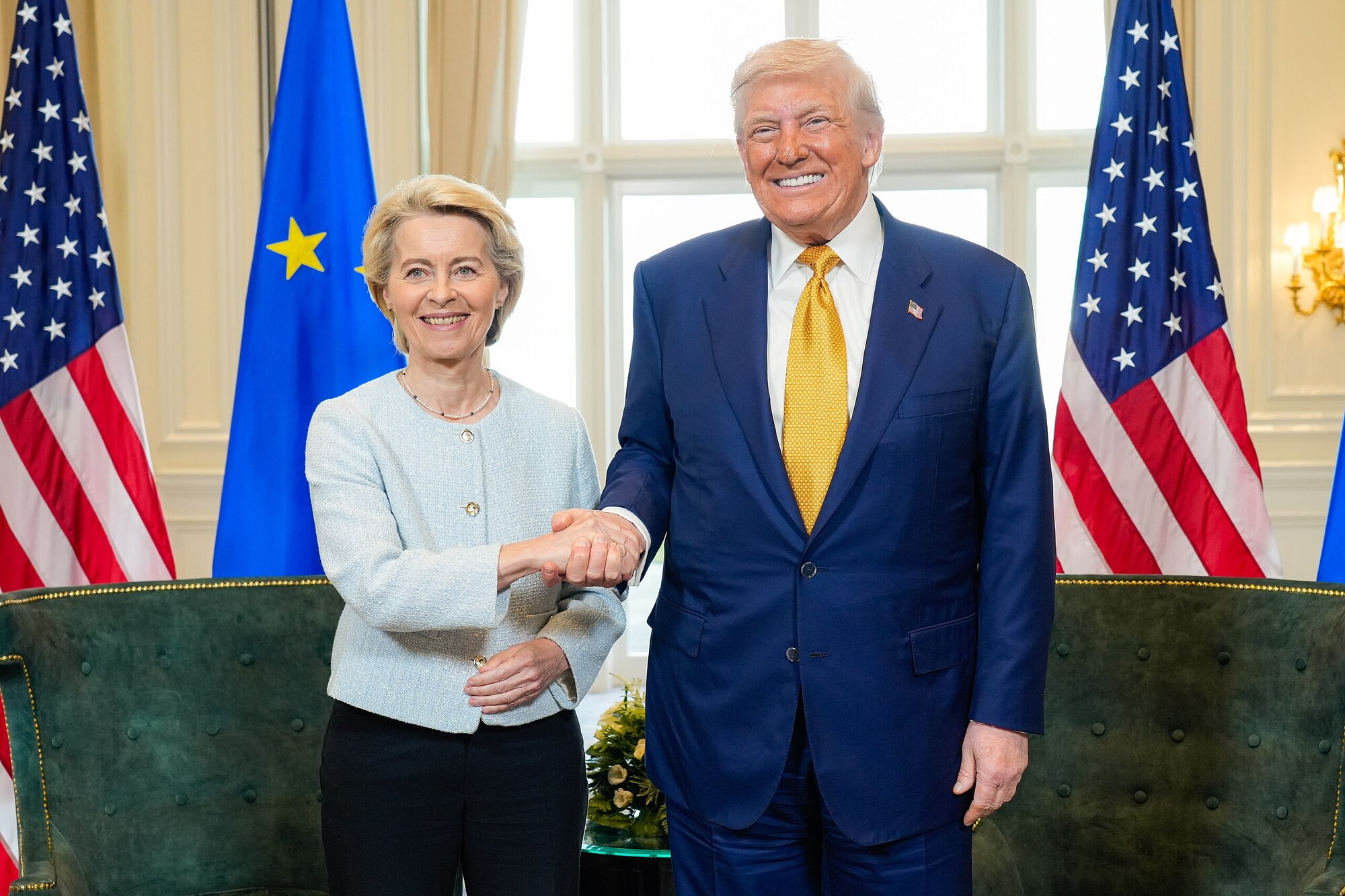 Esteban Hernández, periodista y ensayista, analiza la desorientación estratégica de la Unión Europea y de España tras el regreso de Donald Trump al poder en Estados Unidos.