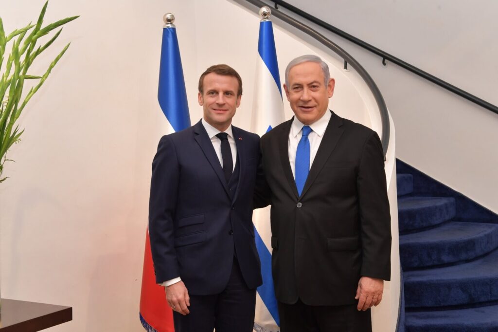 Emmanuel Macron, presidente de Francia, se reúne con Benjamin Netanyahu, primer ministro de Israel, en enero de 2020. 